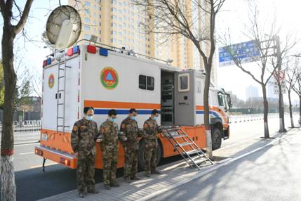 山西省人防辦信息保障中心值守人員肅立默哀，向英雄致敬、愿逝者安息